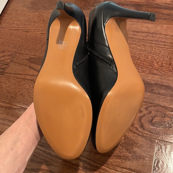 Never Worn Women’s Coach Black Booties Size 10 - Picture 4 of 6